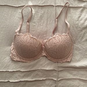 Lace Push-Up Bra in Light Pink